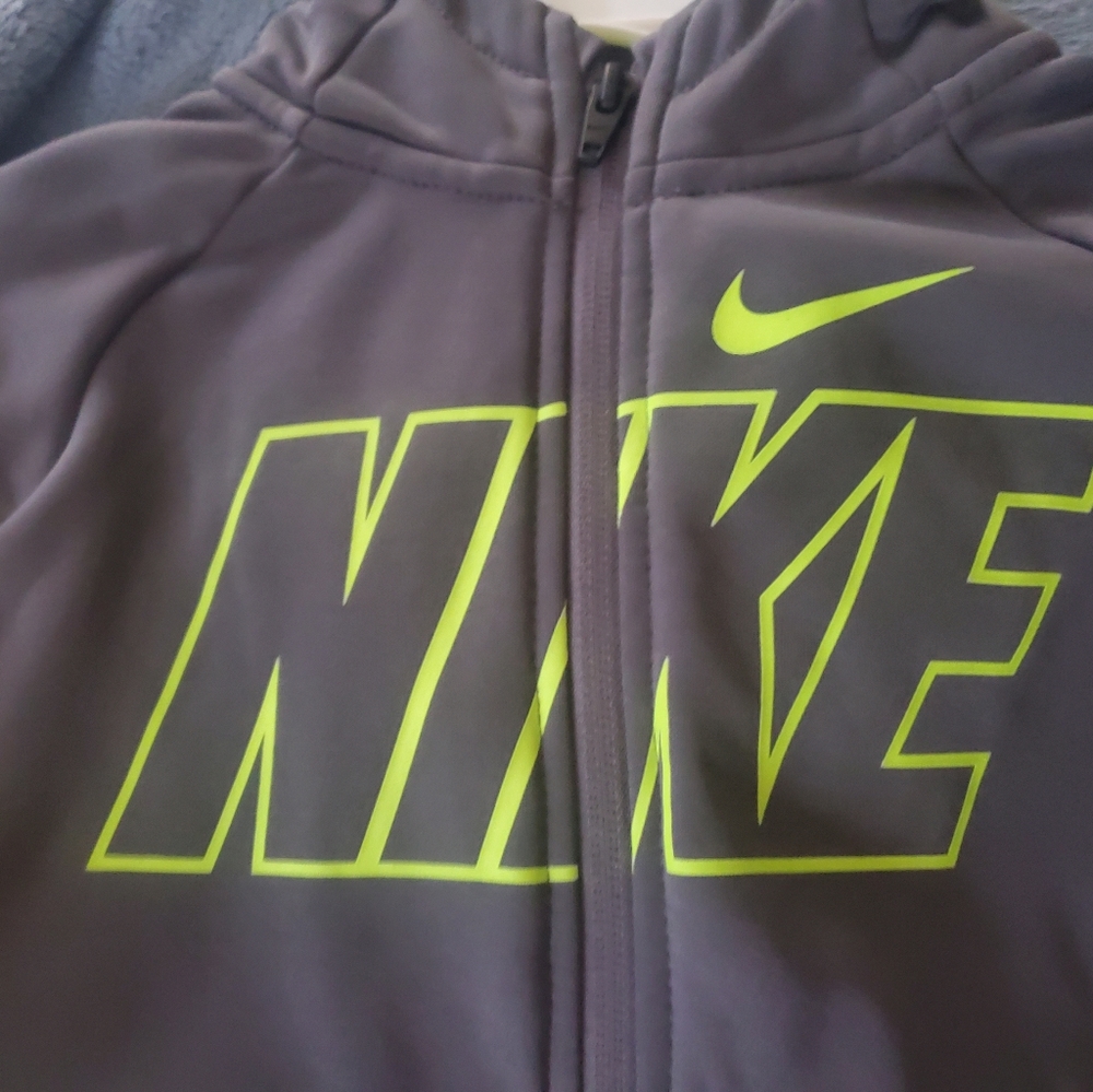 2 tracksuits - Picture 9 of 10